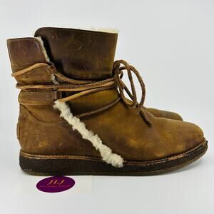 UGG Women's Luisa Water Resistant Brown Leather Shearling Boots 1012545 Size 8